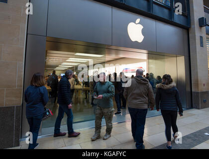 Apple store in Cambridge seguenti iPhone x rilasciare Foto Stock