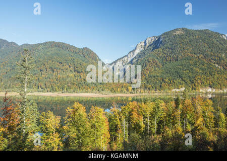 Guardando oltre la weitsee in Autunno colori Foto Stock