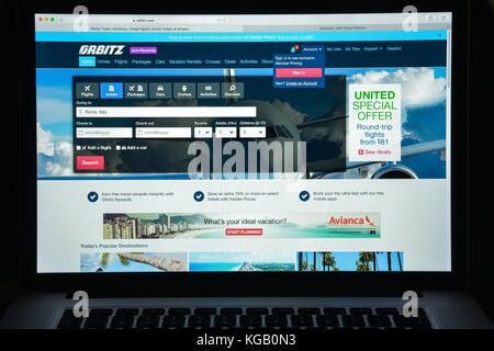Milano, Italia - 10 agosto 2017: Homepage del sito di Orbitz. Si tratta di un sito web di aggregazione delle tariffe di viaggio e di un motore di metasearch di viaggio. Logo Orbitz visibile. Foto Stock