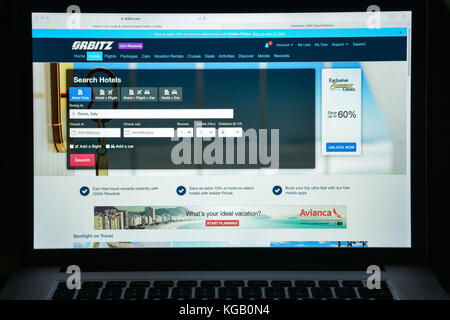 Milano, Italia - 10 agosto 2017: Homepage del sito di Orbitz. Si tratta di un sito web di aggregazione delle tariffe di viaggio e di un motore di metasearch di viaggio. Logo Orbitz visibile. Foto Stock