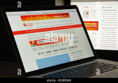 Milano, Italia - 10 agosto 2017: People.com.cn il People's Daily o Renmin Ribao è il più grande gruppo di giornali in Cina. Homepage del sito. Foto Stock