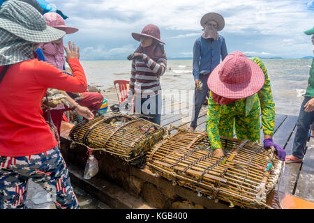 Al mercato di granchio in Kep, Cambogia Foto Stock