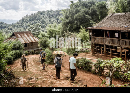 Hsipaw 3-giorno escursione a Shan villaggi - escursionismo Foto Stock