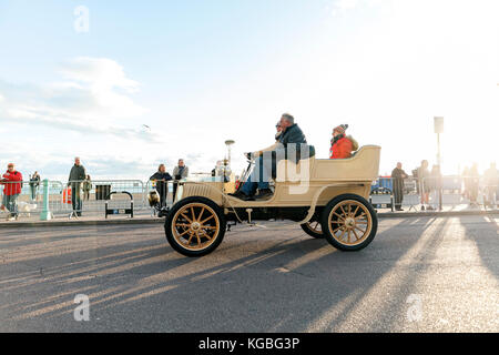 Brighton, Regno Unito. 5 novembre, 2017. Londra a Brighton veteran car run 2017 mostra auto arrivando in Brighton credito: stuart prezzo/alamy live news Foto Stock