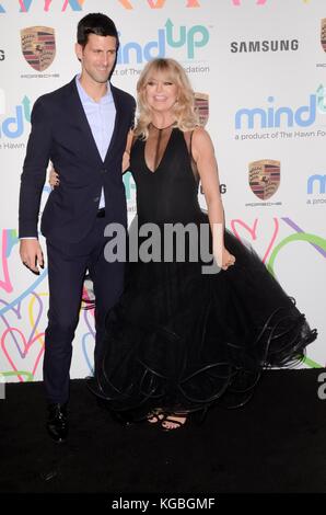 Novak Djokovic, Goldie Hawn  in arrivo per Goldie's Love in for Kids, Ron Burkle's Green Acres Estate, Beverly Hills, CALIFORNIA, 3 novembre 2017. Foto di: Priscilla Grant/Everett Collection Foto Stock