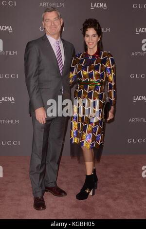 Los Angeles, CALIFORNIA, Stati Uniti. 4 novembre 2017. Antony Ressler, Jami Gertz agli arrivi per 2017 LACMA Art + Film Gala, Los Angeles County Museum of Art, Los Angeles, CALIFORNIA, 4 novembre 2017. Crediti: Priscilla Grant/Everett Collection/Alamy Live News Foto Stock