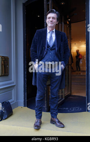 Parigi, Francia. 6 nov, 2017. wilfried lecarpentier-monville assiste il premio Goncourt presso il ristorante drouan il 6 novembre 2017 a Parigi, Francia. Credito: Bernard menigault/alamy live news Foto Stock