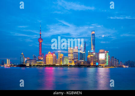 Vista notturna di Shanghai, Cina Foto Stock
