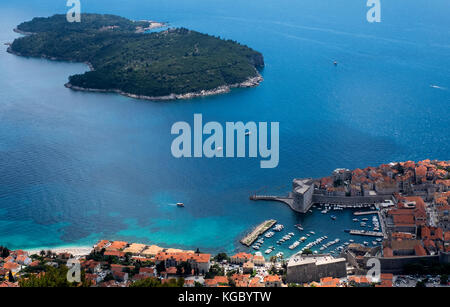 L isolotto alberato e la riserva naturale di Lokrum al largo di Dubrovnik, Croazia, Europa Foto Stock