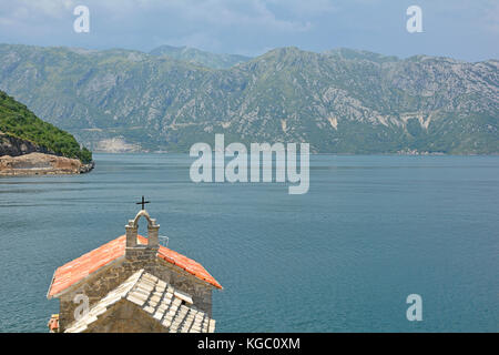 La storica gospa od andela - Chiesa di Nostra Signora degli angeli - nella Baia di Kotor, Montenegro. La recentemente restaurata chiesa si ritiene che data dal 1584 Foto Stock