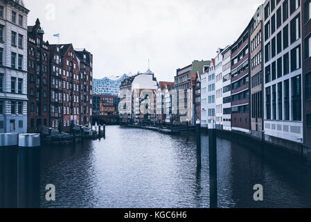 Magazzini storico a nikolaifleet canal a Amburgo, Germania Foto Stock