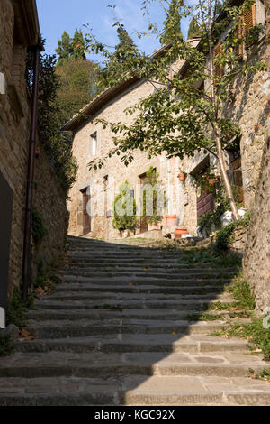 Via San Niccolò, Cortona, Arezzo, Toscana, Italia: la ripida approccio alla Porta Montanina Foto Stock