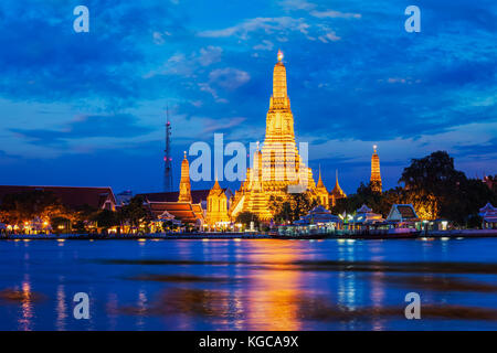 Il Wat Arun tempio a Bangkok, in Thailandia nella notte Foto Stock