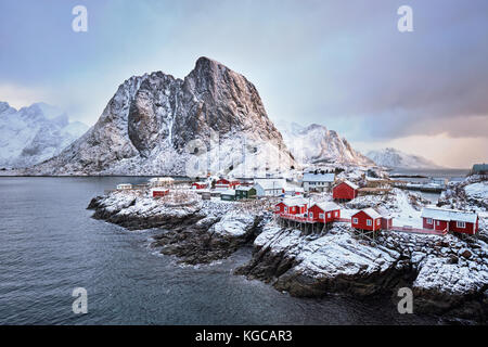 Hamnoy villaggio di pescatori sulle Isole Lofoten in Norvegia Foto Stock