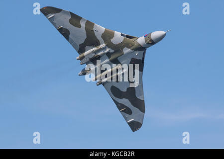 Bombardiere vulcan in volo Foto Stock