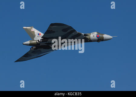 Bombardiere vulcan in volo Foto Stock