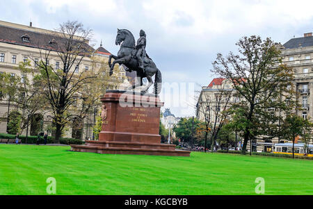 Un monumento di Francesco II Rakoczi contro il parlamento ungherese. Foto Stock