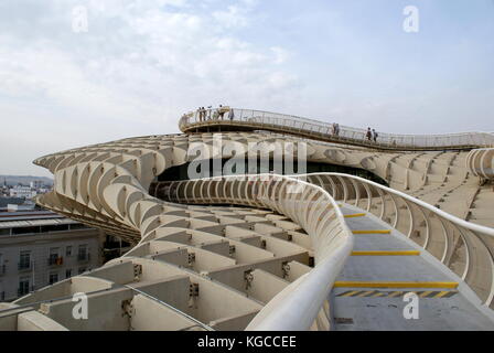 Le passerelle sulla sommità del Metropol Parasol, Siviglia, Spagna Foto Stock