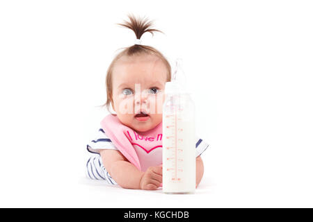 Carino confuso bambina Bavaglino rosa Foto Stock