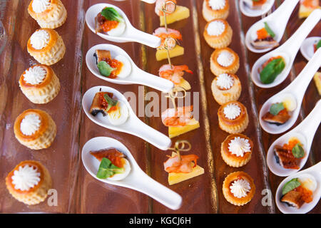 Holiday spuntini - mini panini e tartine con gamberetti e pesce Foto Stock