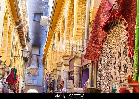 Il Alcaicería, il Bazaar e il mercato dell'arte, Granada, Andalusia, Spagna Foto Stock