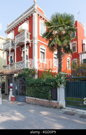 Trattoria Andri alloggiato in uno storico Liberty rosso Villa in stile Liberty in via Lepanto, Lido di Venezia Lido, Venezia, Veneto, Italia Foto Stock