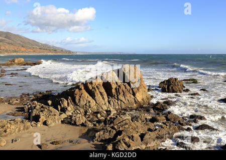 Pomeriggio soleggiato presso Leo Carrillo State Beach, Malibu California Foto Stock