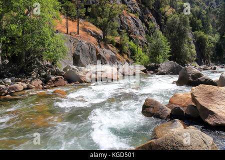 Il flusso del sud Forcella kings river in Sequoia National Forest Foto Stock