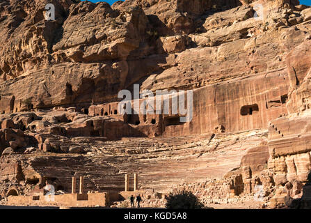 Vista di Nabataean anfiteatro rovina, Petra, Giordania, Medio Oriente all'inizio. La luce del mattino Foto Stock