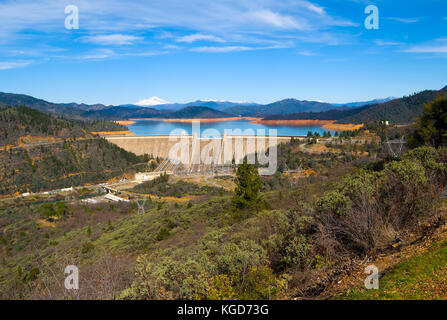 Shasta diga e lago shasta Foto Stock