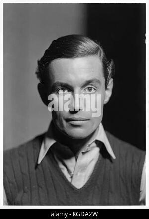 Peter Fleming (1907-1971) esploratore britannico e autore e avventuriero, il fratello maggiore di Ian Fleming. Studio fotografico da Howard Coster (1885-1959) prese a Londra nel 1936. Vedere ulteriori informazioni qui di seguito. Foto Stock