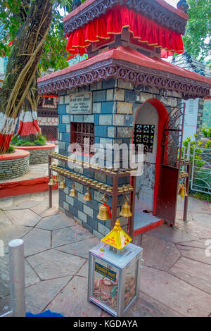 Pokhara, Nepal - 04 settembre 2017: close up tal barahi tempio, situato al centro del lago phewa, è il più importante monumento religioso di Pokhara Foto Stock