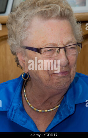 Ritratto di ridere vecchia donna Foto Stock