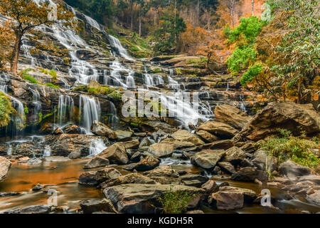 Il mae-ya acqua cade in autunno a doi intanon di Chiangmai, provincia del nord della Thailandia Foto Stock