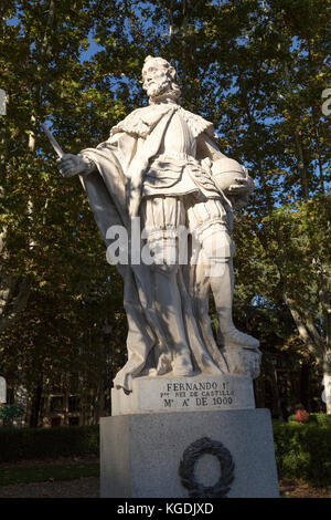 Statue dei monarchi spagnoli, Plaza de Oriente, Madrid, Spagna, re Fernando I di Castiglia Foto Stock