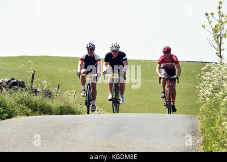 Escursioni in bicicletta nelle splendide Yorkshire Dales paesaggio Foto Stock