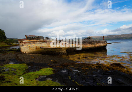 I relitti di navi da pesca vicino a salen, salen bay, Isle of Mull, ebridi, angyll e bute, SCOZIA Foto Stock