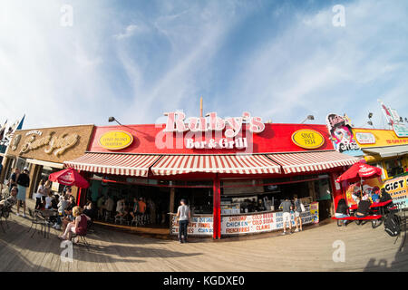 Ruby's Bar e Grill, il lungomare, Coney Island,Brooklyn, New York, Stati Uniti d'America. Foto Stock