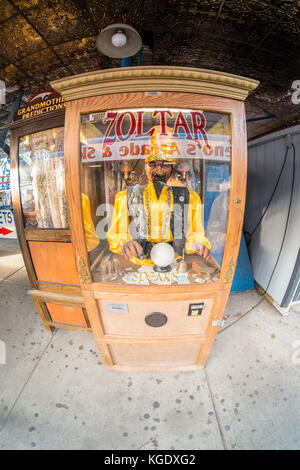 Zoltar fortune dicendo macchina arcade, Coney Island, Brooklyn, New York, Stati Uniti d'America Foto Stock