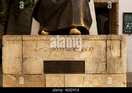 Statua di Mosè Maimonide o Rambam nel Quartiere Ebraico a Cordoba Spagna Foto Stock