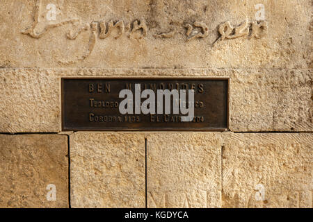 Statua di Mosè Maimonide o Rambam nel Quartiere Ebraico a Cordoba Spagna Foto Stock