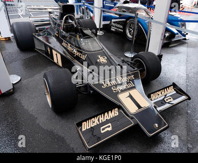 Vista di tre quarti di Jacky Ickx's 1974 Lotus 76, auto di formula uno, sul display a 2017 Regents Street motor show Foto Stock