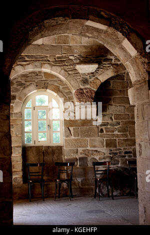 L'interno della Panagia ekatontapiliani chiesa in Parikia, Paros, Grecia Foto Stock