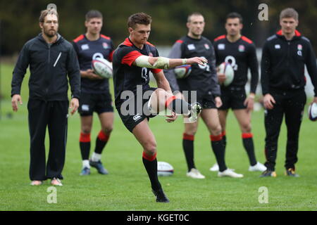 L'Inghilterra del Henry Slade durante la sessione di formazione presso la struttura Pennyhill Park, Bagshot. Foto Stock