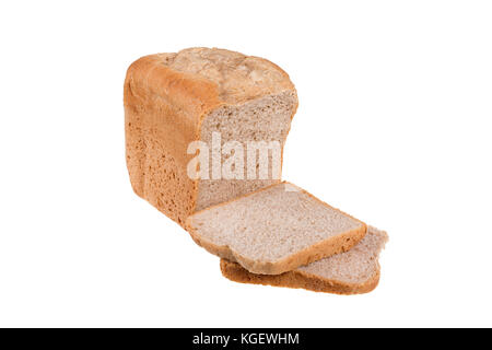 In casa integrale di farro e farina bianca pane isolati su sfondo bianco, cotta nella macchina del pane. Foto Stock