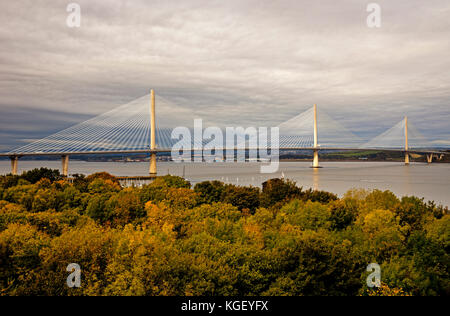 Queensferry attraversando il ponte, South Queensferry, Edimburgo, Scozia, autunno Foto Stock