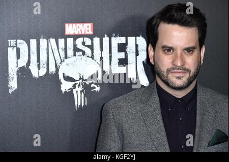 New york, ny, Stati Uniti d'America. 6 nov, 2017. Michael nathanson presso gli arrivi per la meraviglia di The Punisher serie premiere su netflix, AMC Loews 34th street 14, new york, ny Novembre 6, 2017. Credito: Steven ferdman/everett raccolta/alamy live news Foto Stock