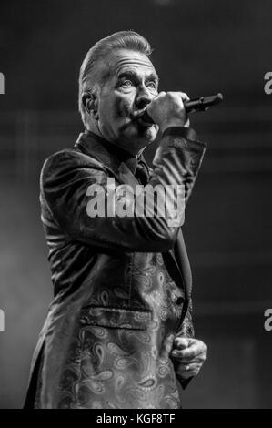 Birmingham, Regno Unito. 6 novembre 2017. ABC alla Symphony Hall di Birmingham come parte del loro "XYZ Tour" crediti: Ken Harrison/Alamy Live News Foto Stock