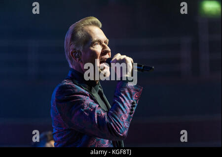 Birmingham, Regno Unito. 6 novembre 2017. ABC alla Symphony Hall di Birmingham come parte del loro "XYZ Tour" crediti: Ken Harrison/Alamy Live News Foto Stock