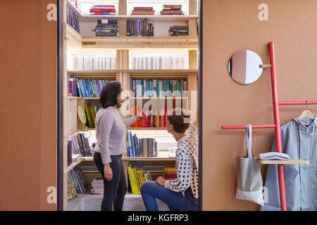 Lala. La Pila - Mini soggiorno cabina urbana, Londra, Regno Unito. Architetto: Sam Jacob Studio, 2017. Foto Stock